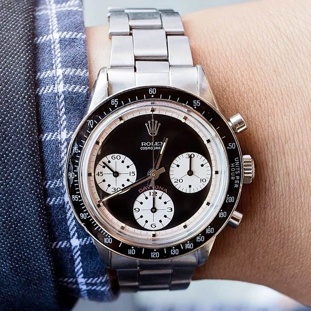 HYPEBEASTさんのインスタグラム写真 - (HYPEBEASTInstagram)「@hypebeaststyle: A rare @rolex Daytona 6241 “Paul Newman” has been found in a $25 USD thrift-store couch. Paul Altieri of Bob‘s Watches has just revealed his craziest story in his 40 years in the wristwatch business, reporting the story of a Canadian woman finding the watch between the cushions of her recently purchased couch. The woman sold the Daytona to Paul Altieri for a cool $250,000 USD, where it now sits at his office at @bobswatches. ⁠ Photo: Bob's Watches」10月8日 0時05分 - hypebeast