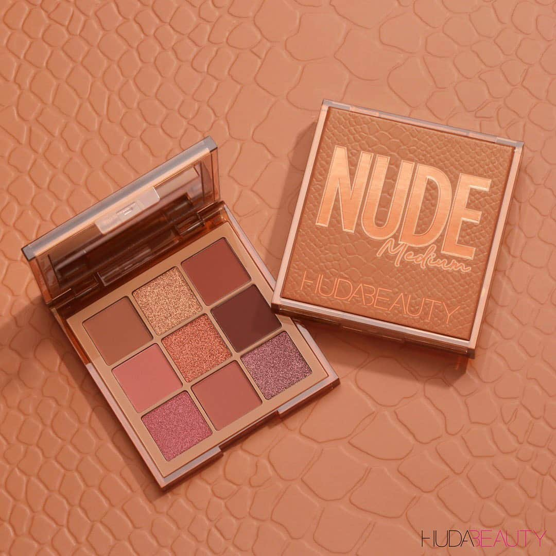 Huda Kattanさんのインスタグラム写真 - (Huda KattanInstagram)「New Obsessions Palette Dropping!!!! Nude MEDIUM ✨SWIPE left to see what’s inside 😱 Launching #Oct9 on @hudabeautyshop 💃🏻💃🏻💃🏻」10月8日 0時06分 - hudabeauty