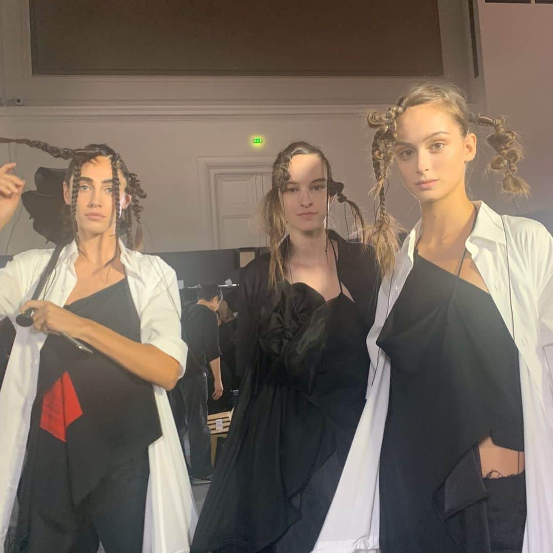 山本里美のインスタグラム：「I like his work🖤 @eugenesouleiman  #yohjiyamamoto」