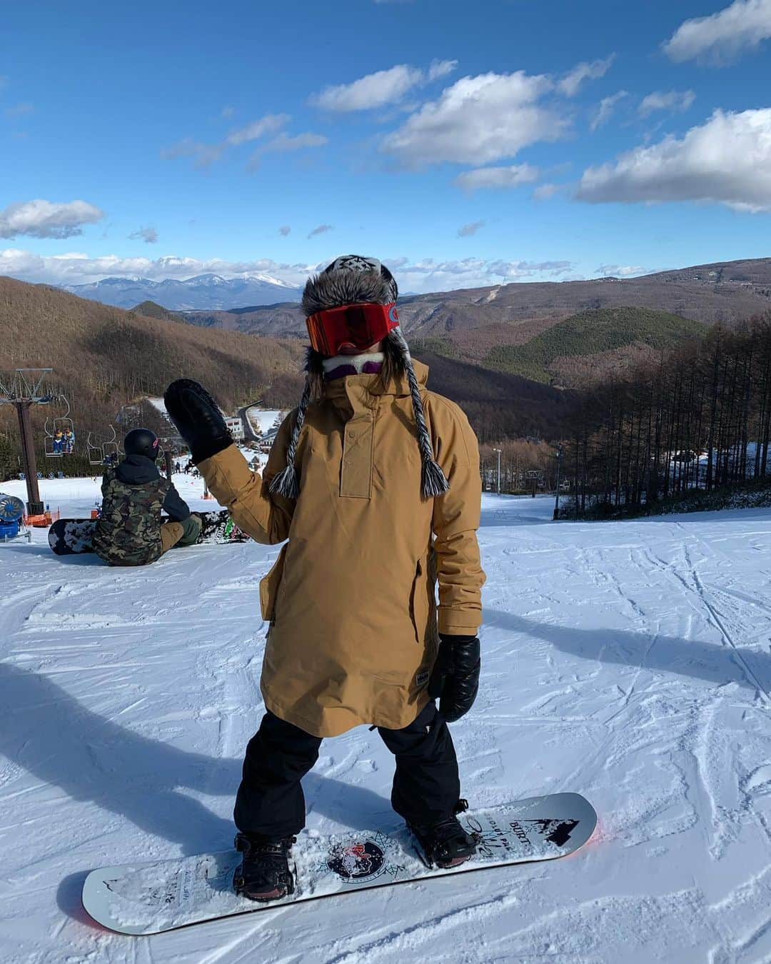 藤森由香さんのインスタグラム写真 - (藤森由香Instagram)「一昨日、地元のエコーバレースキー場の山を散歩しながら一人でゴミ拾いしました。先日の @burtonjapan で行ったMountain cleanの活動から自分の地元でできる事をしようと思いやってみた。  ２０１９年には全国的に少ない雪の中、そして私も中々地元に居ないけど、沢山の友達が山に滑りに来てくれて盛り上げてくれました。この冬もエコーバレーに皆さん来てくださいね😊 リフト係や、イントラのバイトも必要としているし、寮もあるので滑りながら冬働いてみませんか？私も日本にいる間は滑ってます！ そして、今年も11/29の早めのオープンらしいです！ 実家のシーハイルにも食べに来てね！ @echovalley_snowresort #eco #ゴミ拾い #echovalley #エコーバレースキー場」10月8日 0時28分 - yukafujiforest