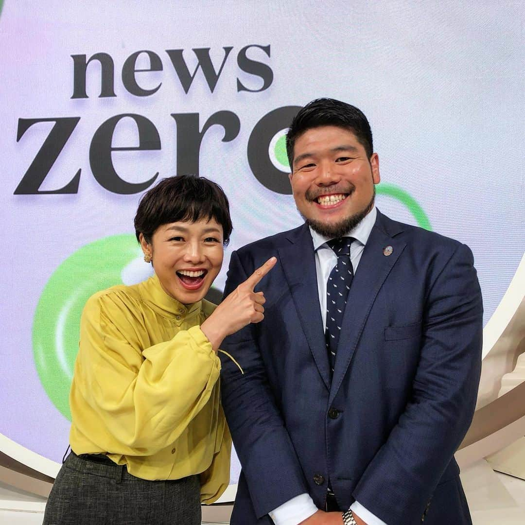 畠山健介さんのインスタグラム写真 - (畠山健介Instagram)「ラグビーは素晴らしい最高のスポーツ🏉有働さんは素敵な女性！という事を出演させて頂く度に再認識する news zeroさん(@ntvnewszero )。 いつもラグビーを取り上げていただき、ありがとうございます！  #ラグビー #rugby #令和 #Reiwa #RWC2019  #ラグビーワールドカップ2019 #RugbyWorldCup2019  #日本大会 #JAPAN  #newszero #有働由美子 #アナウンサー #announcer #日テレ #日本テレビ #4ch #スタッフの皆さんいつもありがとうございます！ #感謝」10月8日 0時35分 - hatake03