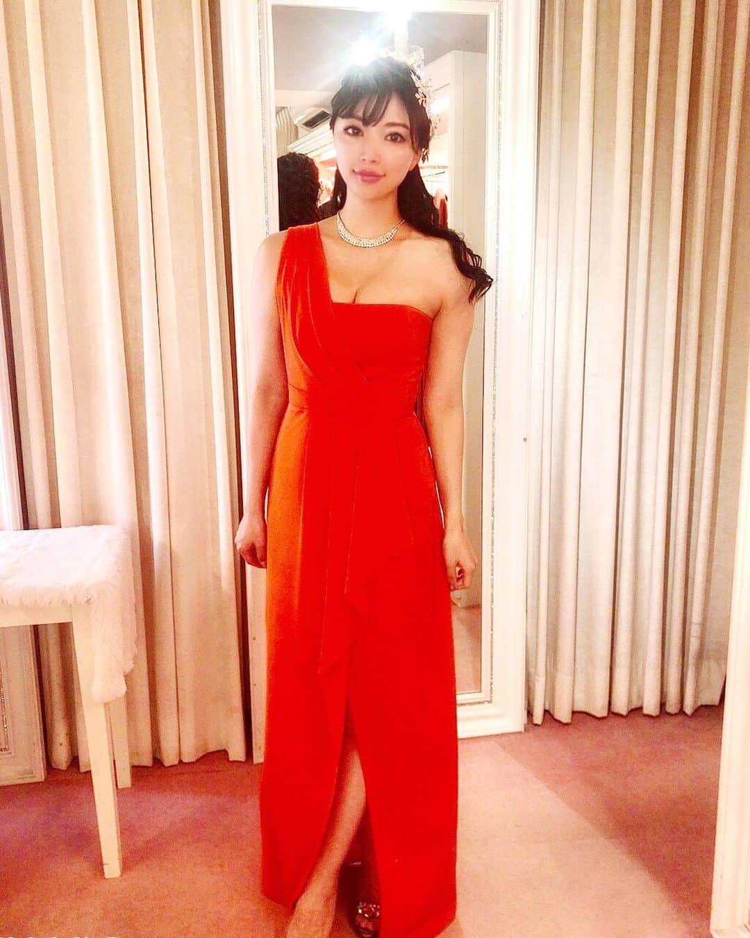 栄木明日香さんのインスタグラム写真 - (栄木明日香Instagram)「Dress up 👗 ❤️」10月8日 0時39分 - liz_asuka__