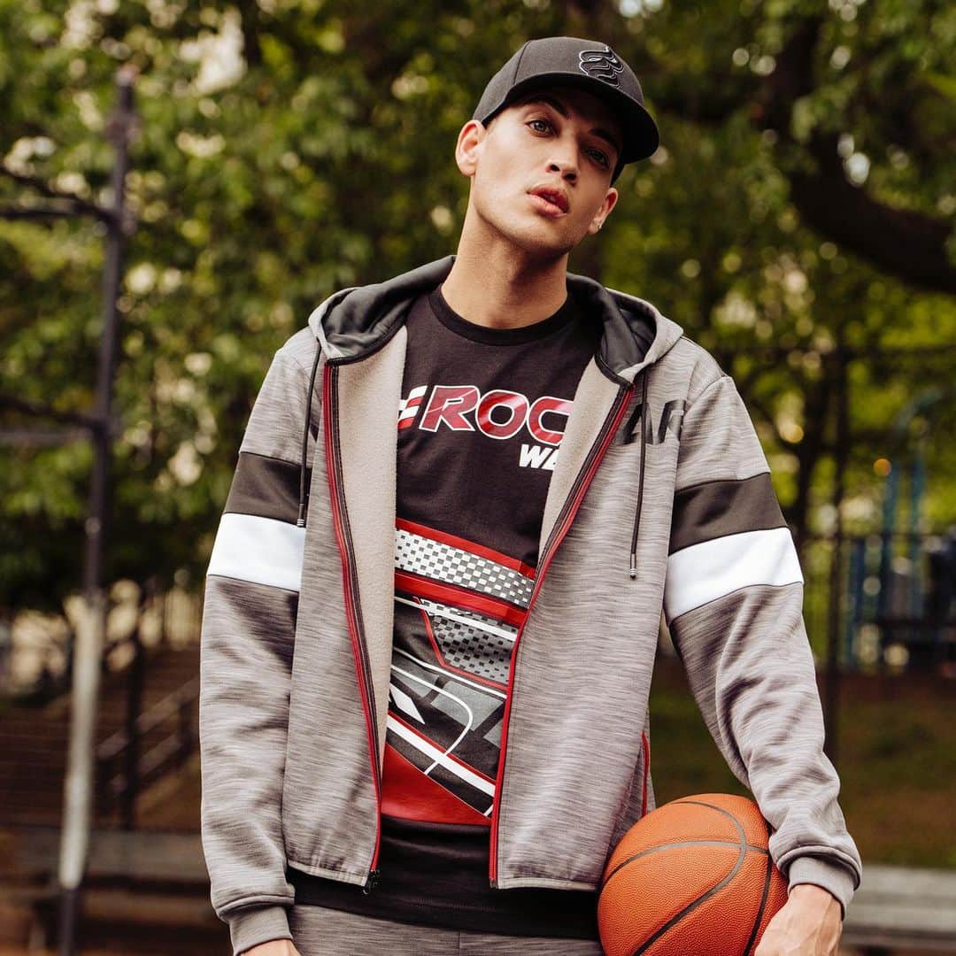 HYPEBEASTさんのインスタグラム写真 - (HYPEBEASTInstagram)「Celebrating 20 years of industry iconicism @rocawear celebrates with a street centric collection. The line includes a series of sweatsuits, t-shirts, footwear and accessories that boast the brands coveted Rocawear logo, reflecting on its history of success within streetwear and hip-hop culture. Click through the link in our bio to read and see more now.」10月8日 0時40分 - hypebeast