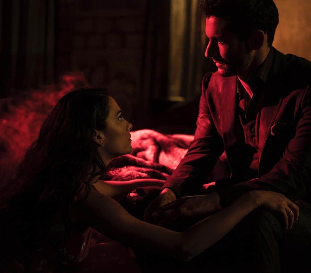 インバー・ラヴィのインスタグラム：「Waiting on s5 spoilers like ——————————————————— @lucifernetflix for @netflix & @warnerbrosentertainment ——————————————————— BTS by my Hanny @ericakiara x」