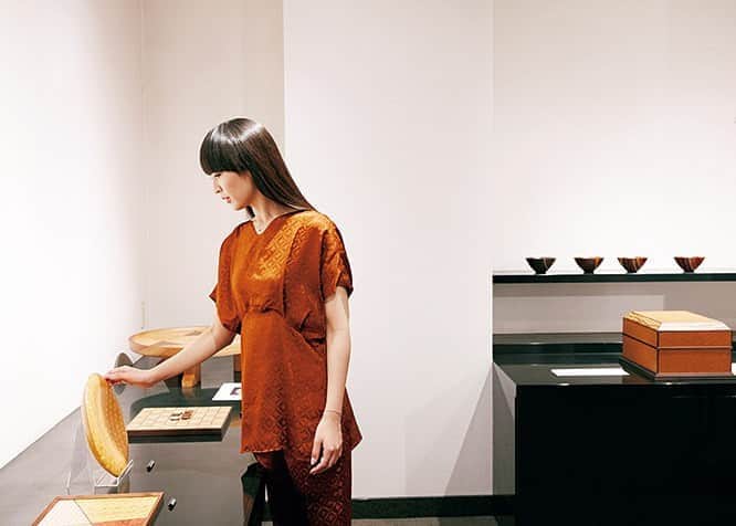 Perfumeさんのインスタグラム写真 - (PerfumeInstagram)「English version of Kokontozai: KASHIYUKA’s Shop of Japanese Arts and Crafts on @CasaBRUTUS is now up! In this issue she traveled to a studio in Odawara, where they make Yosegi-zaiku, a style of traditional marquetry. Link in bio. #prfm」10月8日 0時48分 - prfm_official