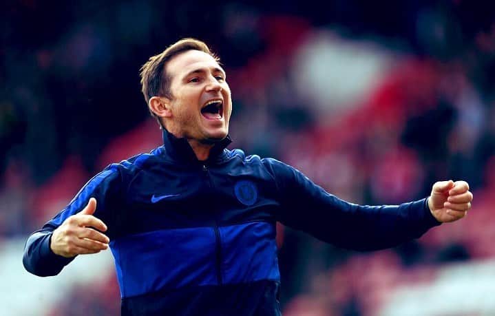 フランク・ランパードのインスタグラム：「Well done to all our team yesterday. The hard work continues. Fans were incredible as always. 💙💙」