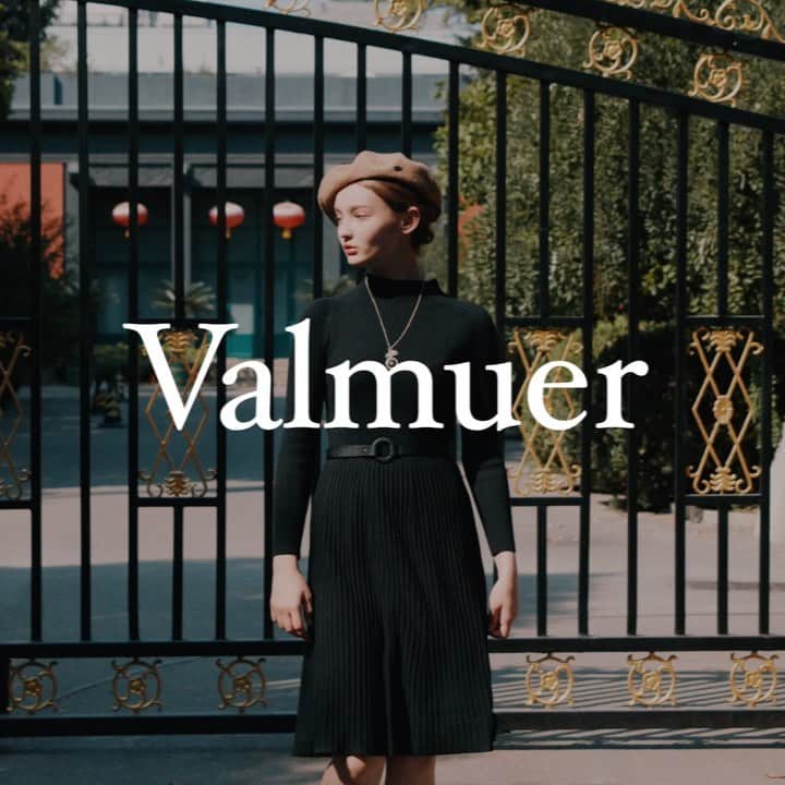 クリスティン・ウェイのインスタグラム：「Check Valmuer 2019 AW is online.  #valmuer #valmuer2019AW #gardenbyvalmuer #fashion #f秋ファッション　#ペアルック　#ペアファッション　#ヴェルムーア　#クリスティンウェイ　#christinewei」