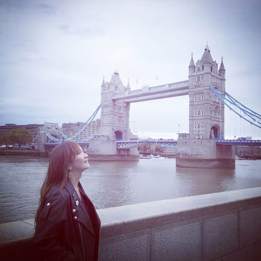 KOKIAのインスタグラム：「This is london!! #tokyo #japan #japon #kokia #photography #歌手 #コキア #insta #art #beautiful #picoftheday #follow #女性 #ソングライター #photooftheday #woman #jmusic #ボーカリスト #singer #songwriter #jpop #vocalist #voice #声 #ライブ #live #綺麗 #日本 #london」