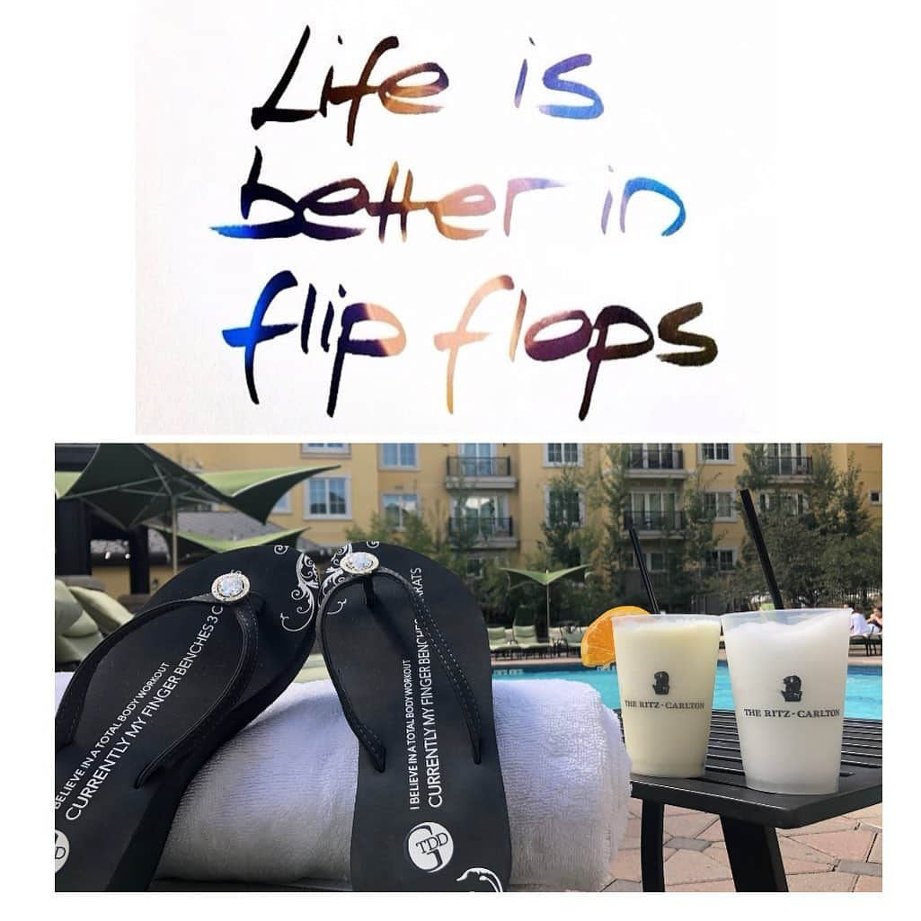 ガールトゥードアーズダウンのインスタグラム：「All flip flops now on Sale Shop now www.gtdd.com  #blingflipflops #blingflipflops🔥 #weddingshoes #brideideas #weddingparty #specialday #pooltime #pinacolada #sale #specialprice #shopnow #online #onlineshopping #musthave #flipflops #flipflopseason #diamondflipflops」