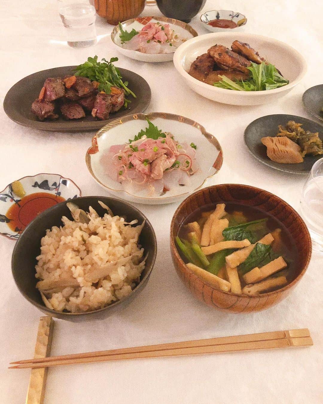 松元絵里花さんのインスタグラム写真 - (松元絵里花Instagram)「* 釣れた魚を持って、 急遽ミンさんのお家へ🐟 捌き方を教わりつつ、 夕食を頂きました❤️ 人と食べるご飯は格別です。 #料理#自炊#献立#夕食 #ちゃんまつ食堂#erika」10月8日 1時16分 - matsumoto_erika