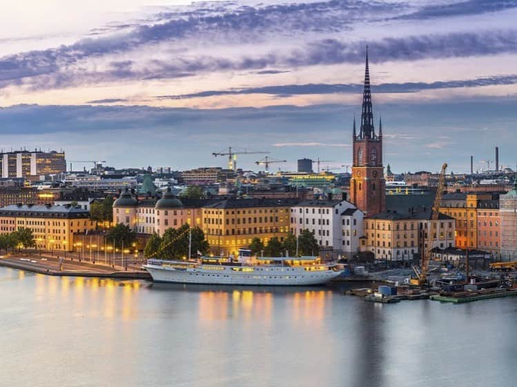 高橋壮也さんのインスタグラム写真 - (高橋壮也Instagram)「In Stockholm 🇸🇪 I love that city but it’s too cold  I was supposed to assimilate this environment  But it doesn’t go my way so far. Because what I mean that it’s colder then I thought 😂😂 ストックホルムは何回か行きましたが本当に良いところだなぁ 魔女の宅急便好きの僕からすると、たまらない町😂」10月8日 1時35分 - soya.takahashi3