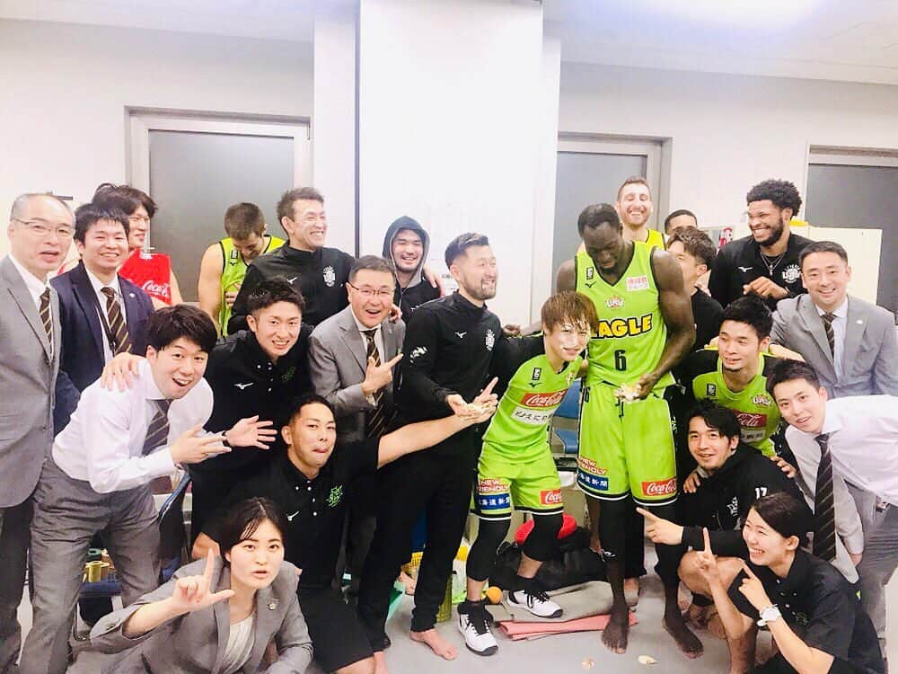 多嶋朝飛のインスタグラム：「インスタにも載せよう #シーズン開幕 #初開幕戦勝利 #2連勝 #31歳なりました #たくさんありがとうです #ちょいと強めのシュークリームアタック #嬉しい #またすぐ試合 #応援お願いします」