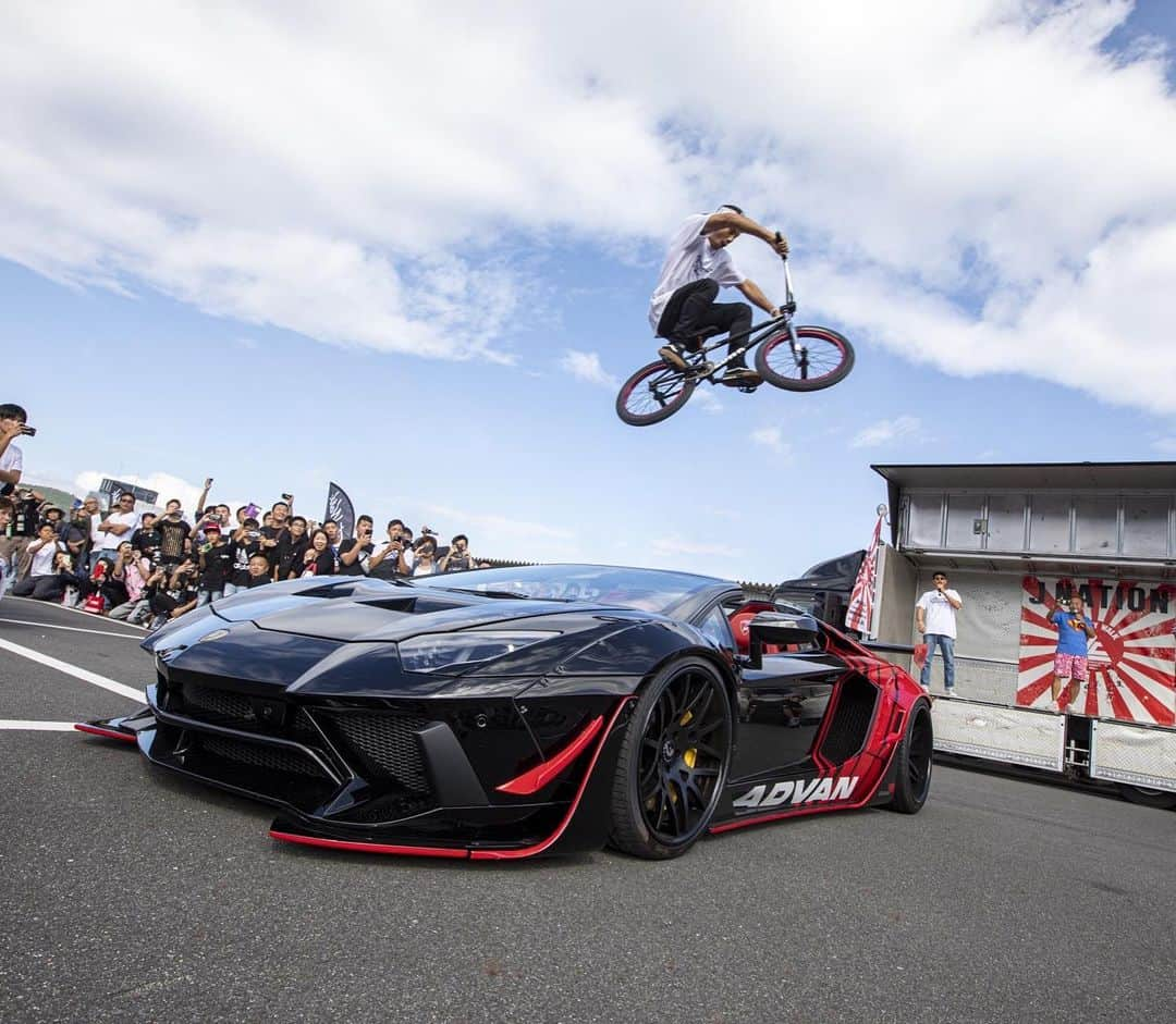 Wataru Katoさんのインスタグラム写真 - (Wataru KatoInstagram)「Libertywalk自由に歩く！！！ LB★WORKS✖️BMX 岡山J-NATION🙂  @libertywalkkato #lamborghini #supercar #j-nation#岡山サーキット #イベント#自由#楽しい#japan#yokohamatires #advan#aventador#bmx #airrexsuspention #forgiato#ltmw#fiexhaust #lbworks#リバティーウォーク#stance#redbull #drift#formuladrift」10月8日 12時15分 - libertywalkkato