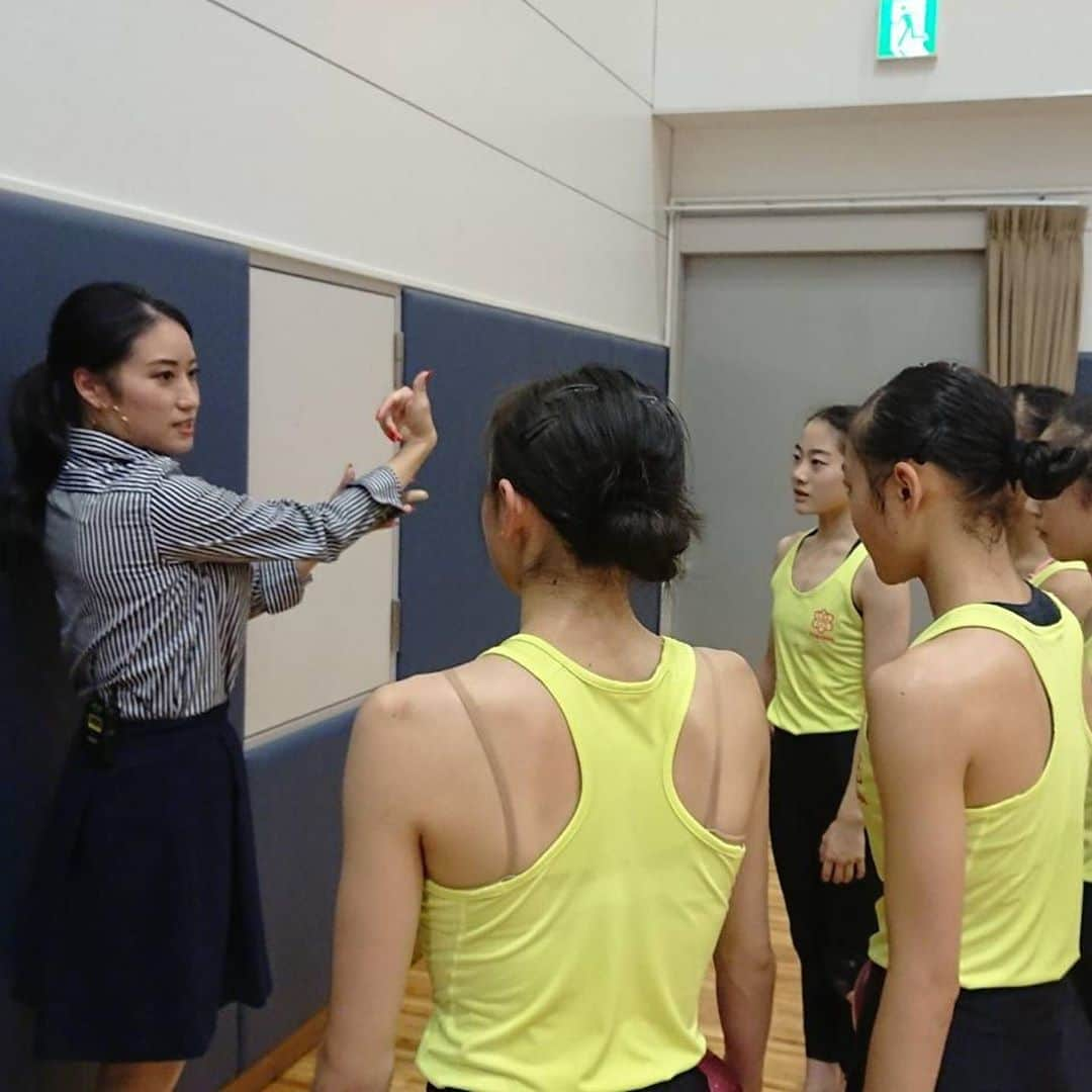 田中琴乃さんのインスタグラム写真 - (田中琴乃Instagram)「【スカイＡ】 ・ 静岡県 常葉高等学校 新体操部の皆さんの元へ伺いました。 ・ 練習時間が短く、限られた中で集中したパフォーマンスで、全日本への調整を行なっていました。 ・ この様子はまた試合後の放送をお楽しみに✨ ・ 全日本選手権まで残りわずかの日数、心を込めてやり残しのない時間にしてほしいです😌✨ ・ ・ #スカイa  #常葉高等学校  #常葉  #新体操  #rhythmicgymnastics  #田中琴乃」10月8日 12時08分 - tanakakotono