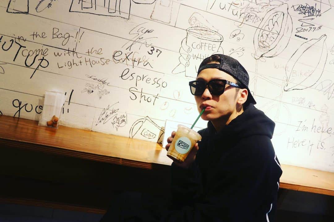 Show-heyのインスタグラム：「Coffee Time☕️ @thelighthousecoffee  @thenotfound_official」