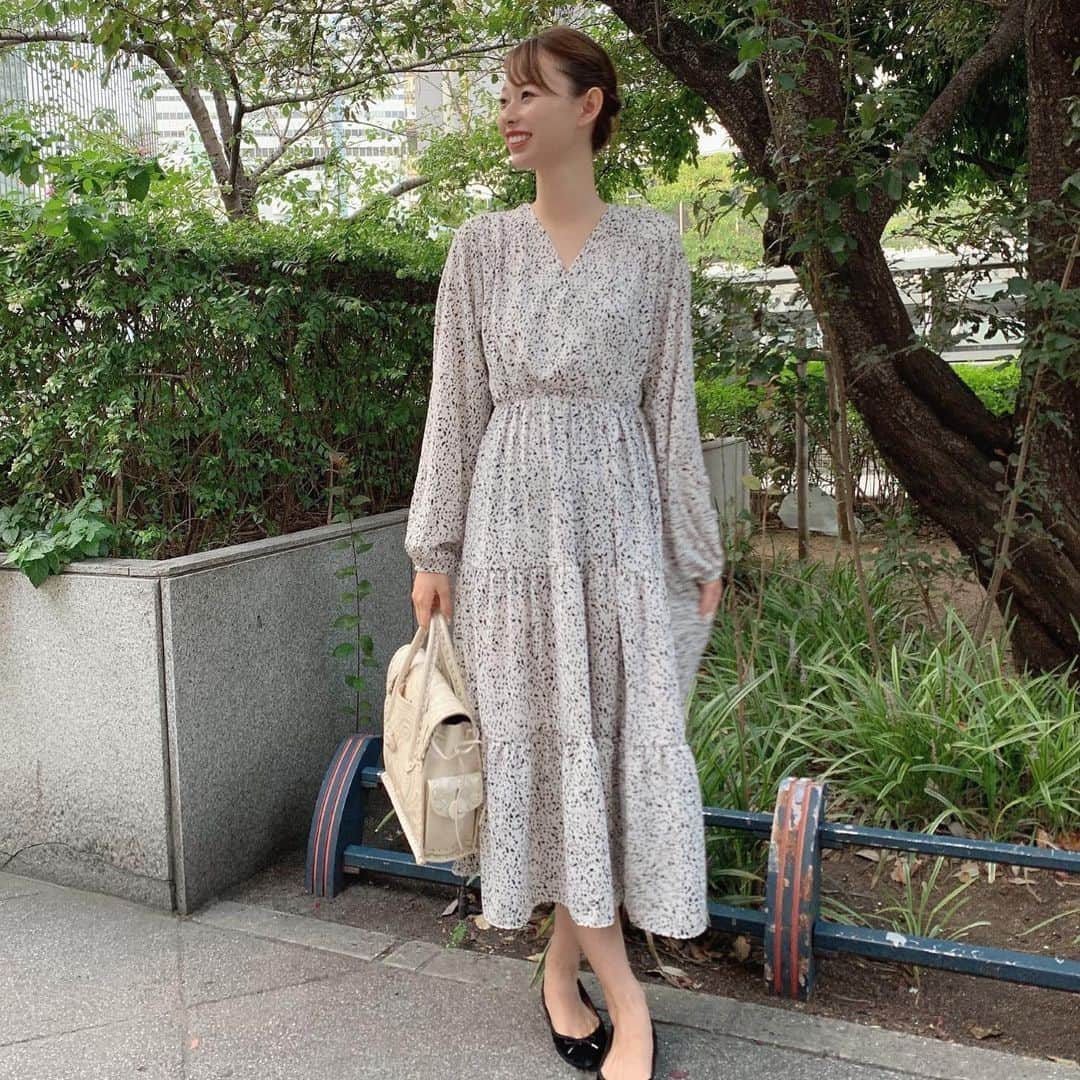 karen okajimaさんのインスタグラム写真 - (karen okajimaInstagram)「ㅤㅤㅤ ㅤㅤㅤ この時期にサラッと着れるワンピース❤️ ㅤㅤㅤ  ウエストがキュってなってて 細見えワンピースやからみんなに めっちゃ細い〜言われて嬉しかった🥰  ㅤㅤㅤ  #envylook #ootd #envylook_japan #おかじコーデ #岡島かれん」10月8日 12時44分 - karenokajima0318