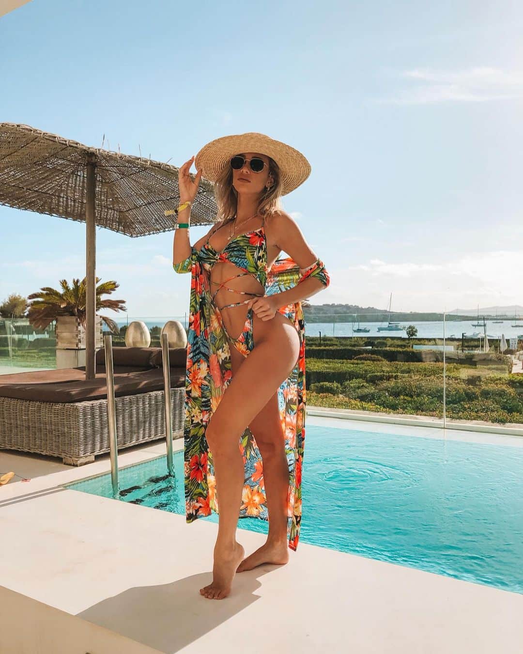 Cindy Pradoさんのインスタグラム写真 - (Cindy PradoInstagram)「Señorita in Ibiza - @fashionnova swimsuit set 🌺」10月8日 4時13分 - cindyprado