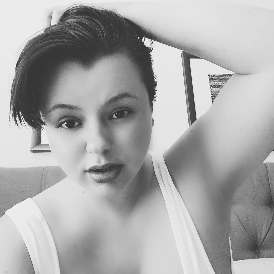 ブリー・オルソンのインスタグラム：「It’s my birthday today so I thought I’d post what I want to. Happy motha fuckin birthday to me!」