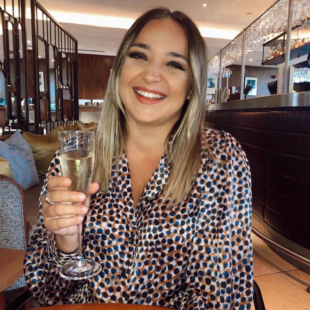 ローレン・プラットのインスタグラム：「I don’t know about you but I’m feeling 22🥂」