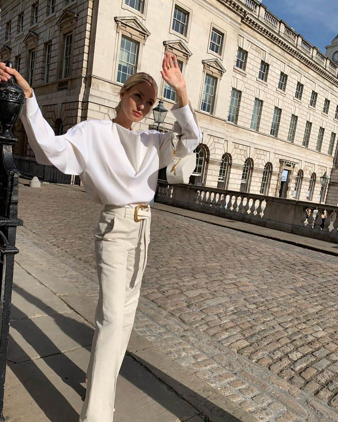 レオニー・ハンネさんのインスタグラム写真 - (レオニー・ハンネInstagram)「Neutrals @netaporter.🍦 Anzeige/Ad #TheVanguard #TheNetSet」10月8日 6時00分 - leoniehanne