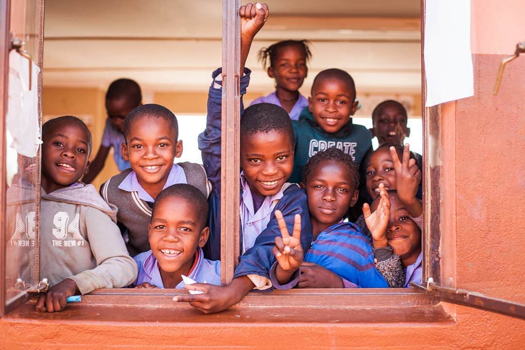 ペイジー・クラッセンのインスタグラム：「These kiddos are about to get 4 new classrooms at their school in Aussenkehr, Namibia! Happy times! @saeducationfund's partners have made the expansion of Aussenkehr Primary School possible, and we are so grateful! #education #africa #namibia 📸 Photo by @sheldon.moultrie, who does a phenomenal job of capturing community development projects throughout Southern Africa.」