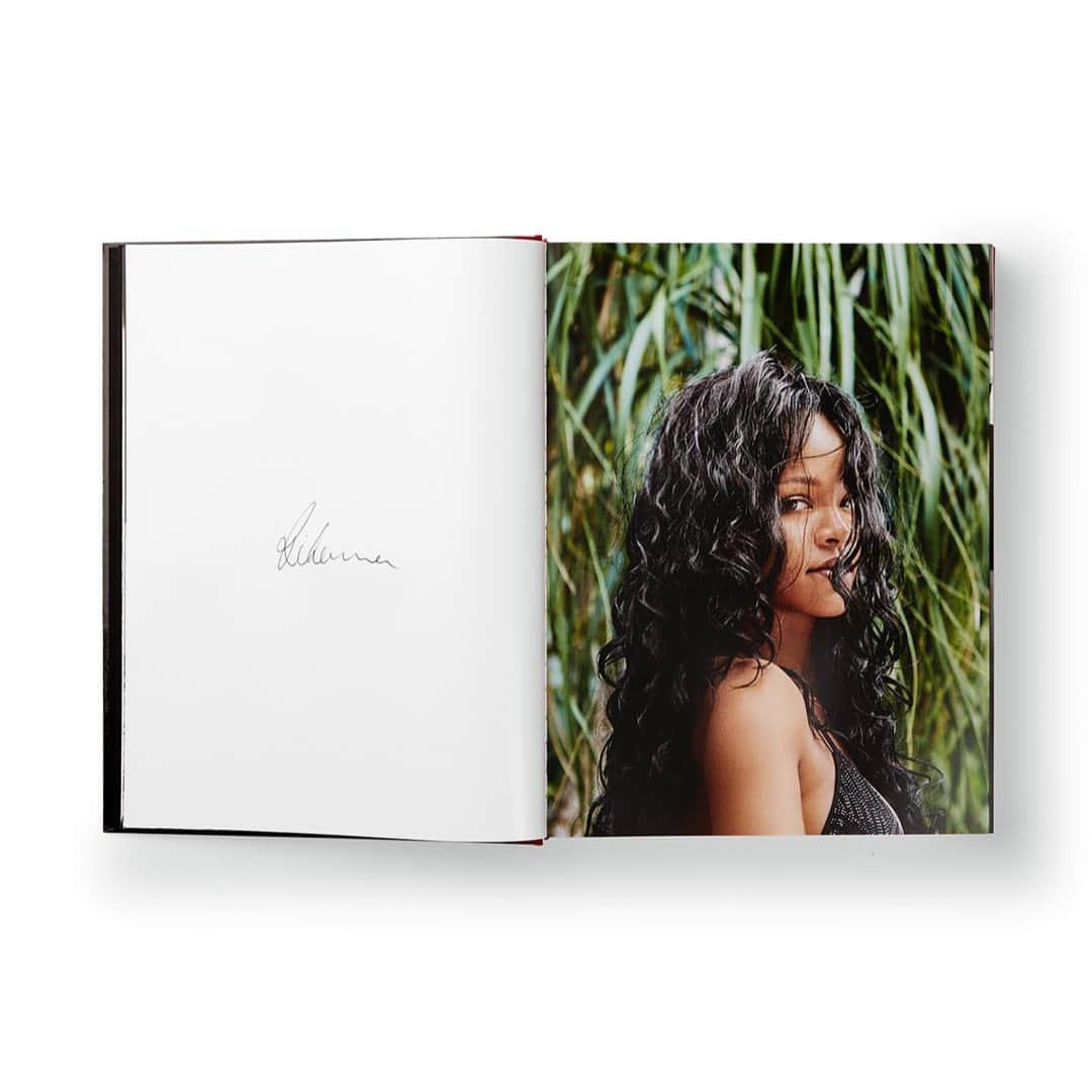 HYPEBEASTさんのインスタグラム写真 - (HYPEBEASTInstagram)「@hypebae: @badgalriri has officially teamed up with creative arts publisher @phaidonsnaps to create 'Rihanna', a 504-page visual book providing fans a detailed look inside the star’s world through an expansive archive of images highlighting a wide variety of events, her childhood in Barbados to and behind-the-scenes moments during her worldwide tours. Fans can purchase three special editions of the book, each including a limited edition bookstand designed by @thehaasbrothers. Pre-orders for the book is open now for $150 USD through Phaidon’s online store, with special edition sets are available for $175 USD and $5,500 USD. Head to our bio link for more details.  Photo: Phaidon」10月8日 7時12分 - hypebeast