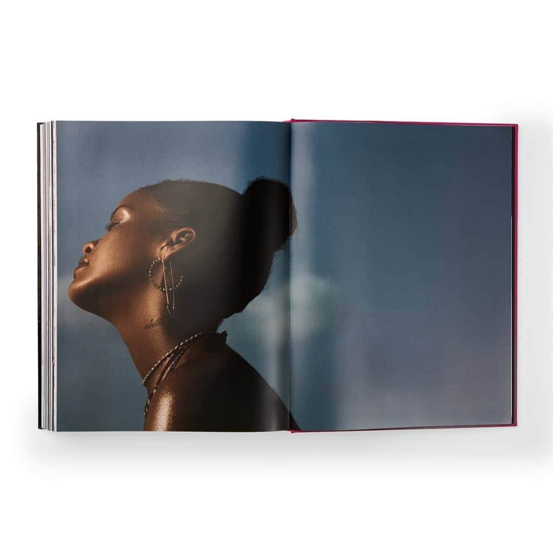 HYPEBEASTさんのインスタグラム写真 - (HYPEBEASTInstagram)「@hypebae: @badgalriri has officially teamed up with creative arts publisher @phaidonsnaps to create 'Rihanna', a 504-page visual book providing fans a detailed look inside the star’s world through an expansive archive of images highlighting a wide variety of events, her childhood in Barbados to and behind-the-scenes moments during her worldwide tours. Fans can purchase three special editions of the book, each including a limited edition bookstand designed by @thehaasbrothers. Pre-orders for the book is open now for $150 USD through Phaidon’s online store, with special edition sets are available for $175 USD and $5,500 USD. Head to our bio link for more details.  Photo: Phaidon」10月8日 7時12分 - hypebeast