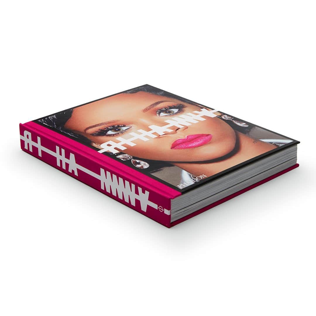 HYPEBEASTさんのインスタグラム写真 - (HYPEBEASTInstagram)「@hypebae: @badgalriri has officially teamed up with creative arts publisher @phaidonsnaps to create 'Rihanna', a 504-page visual book providing fans a detailed look inside the star’s world through an expansive archive of images highlighting a wide variety of events, her childhood in Barbados to and behind-the-scenes moments during her worldwide tours. Fans can purchase three special editions of the book, each including a limited edition bookstand designed by @thehaasbrothers. Pre-orders for the book is open now for $150 USD through Phaidon’s online store, with special edition sets are available for $175 USD and $5,500 USD. Head to our bio link for more details.  Photo: Phaidon」10月8日 7時12分 - hypebeast