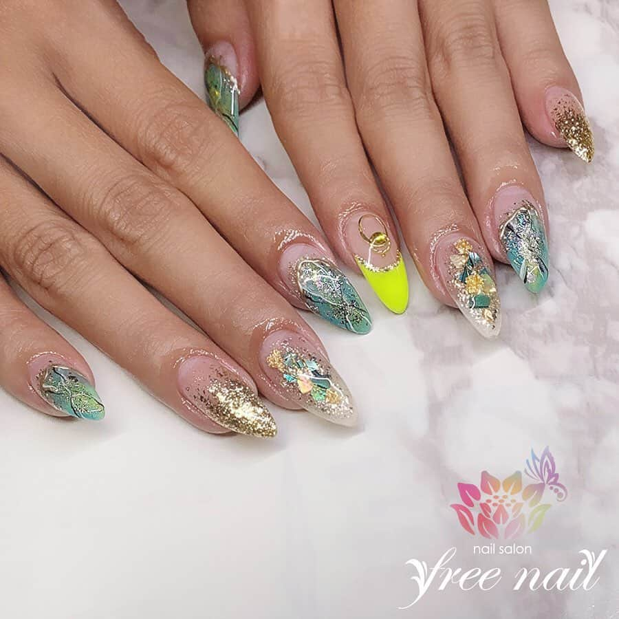 free nail フリーネイルさんのインスタグラム写真 - (free nail フリーネイルInstagram)「. お客様ネイル💅🏻🍁✨ . ギラギラロングネイル🌞✨ . ゴージャス👑✨ . ご来店ありがとうございました🙇🏻‍♀️🙇🏻‍♀️🙇🏻‍♀️💗 . #ネイル #フリーネイル #ネイルアート #ジェルネイル #ネイルサロン #大阪ネイルサロン #ネイルデザイン #ネイルチェンジ #大理石ネイル #ラメグラ #シェルネイル #ネオンネイル #ギラギラネイル #グリッターネイル #デザインネイル #トレンドネイル #ロングネイル #秋ネイル #美甲 #日式美甲 #日式美甲胶  #日本美甲师 #日本美甲老师  #美甲上课 #日本胶 #autumnnails #nailsart #nailsdid #newnails #freenail」10月8日 13時20分 - freenail_jpn