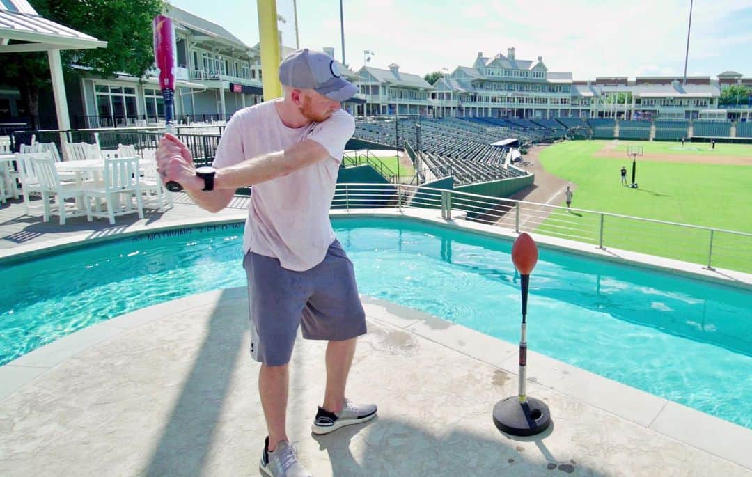 Dude Perfectさんのインスタグラム写真 - (Dude PerfectInstagram)「All Sports Trick Shots is HERE! Big fat, juicy thanks to @StubHub for making it happen! <link in bio> #ad #SPORTOBER」10月8日 7時57分 - dudeperfect