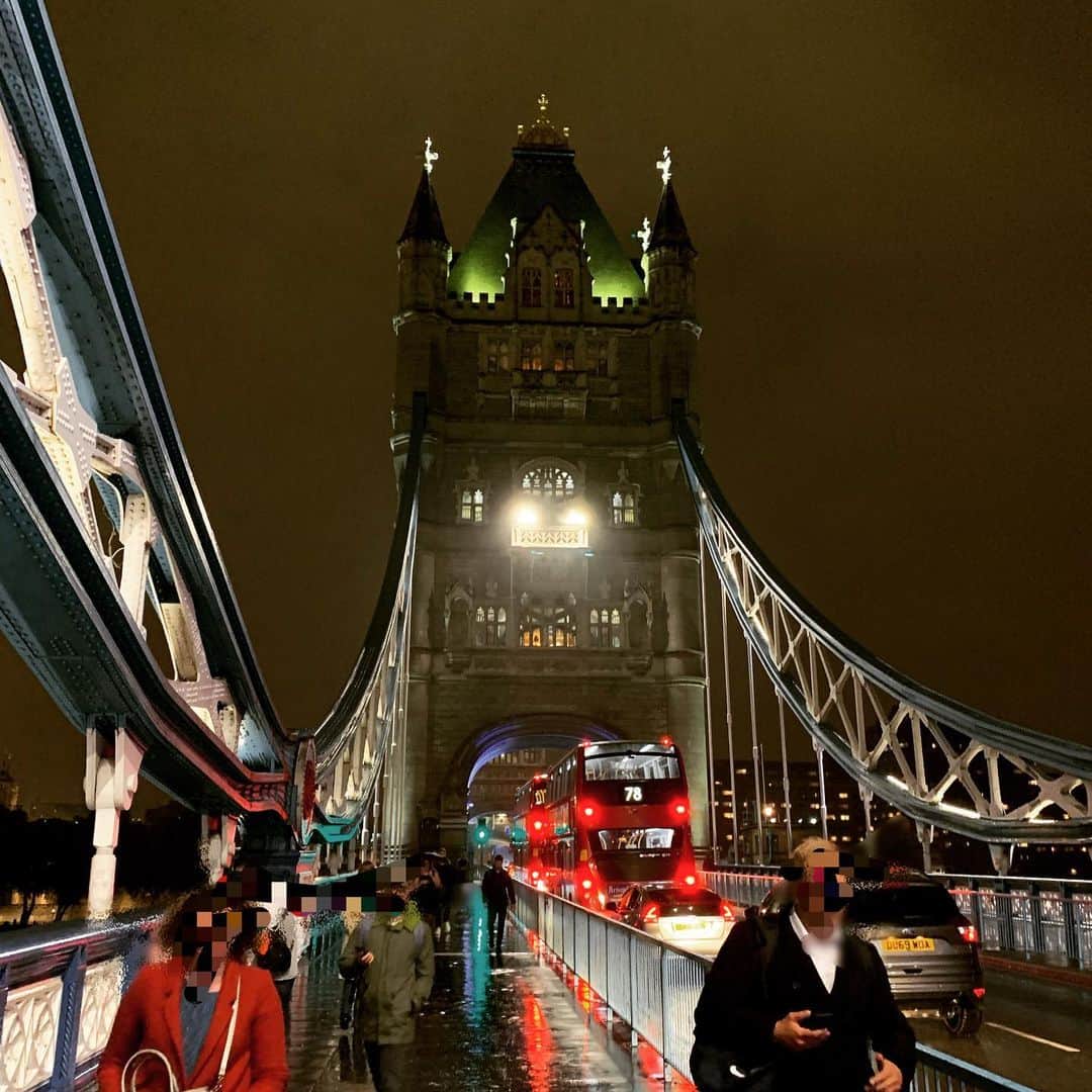 橘田いずみのインスタグラム：「London Bridge is falling down  Falling down, falling down  London Bridge is falling down  My fair lady… あー！ここがそのロンドンブリッジか〜ってやっと気が付いた🤣」