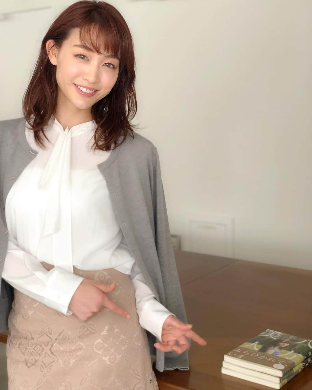 新井恵理那さんのインスタグラム写真 - (新井恵理那Instagram)「デート、女子会、お仕事の打ち合わせ、などそれぞれのシチュエーションに合わせたコーディネートが紹介されてます！ご参考になさって秋冬のファッションを楽しんで下さいね(*^o^*) #steady #新井恵理那」10月8日 8時55分 - elina_arai