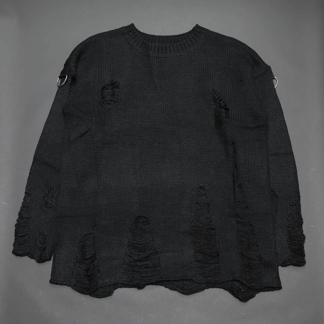 のインスタグラム：「TEARS OF SWAN-DAMAGE KNIT SWEATERになります!! オーダー頂いておりますお客様、今月中旬〜下旬に店頭入荷、順次発送になりますので宜しくお願い致します!! 店頭、official webshopでも引き続きオーダー受付中ですので宜しくお願い致します(^^)🧥📝 http://tears-of-swan.shop-pro.jp/?pid=145847720 (10月中旬〜下旬販売開始、売切次第終了、再販売はありません) ※プロフィール下のURLからofficial websiteがご覧頂けます  @tears_of_swan  #tearsofswan  #damageknitsweater  #sweater  #ダメージニットセーター  #セーター」