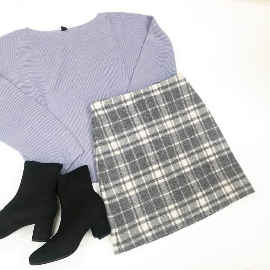 uniqlo_printemps_ginzaのインスタグラム：「Newcolor💜  3Dコットンボリュームスリーブセーター¥2,990+tax  新色が入荷しました♫  秋冬にさし色でニットを取り入れてはいかがでしょうか？ ライトグレーと合わせたアイスコーデもかわいい♡  #purple #ラベンダーカラー」