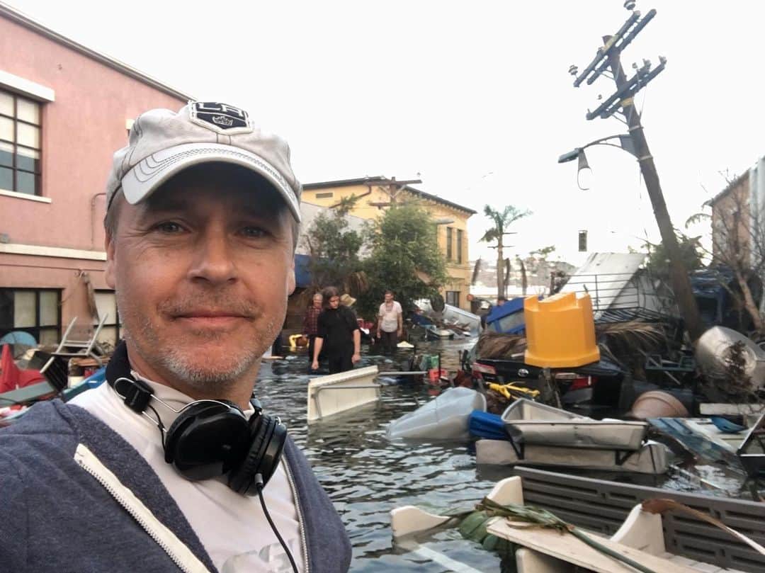 チャド・ロウさんのインスタグラム写真 - (チャド・ロウInstagram)「A look behind the curtain of the 9-1-1 episode I directed that airs tonight! FOX 8pm. It’s an emotional roller coaster with a bang. Check it out!」10月8日 9時09分 - ichadlowe