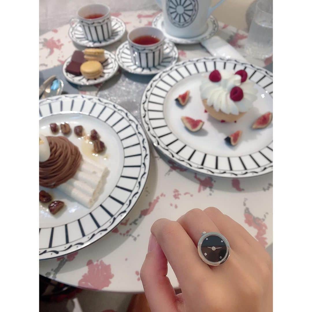 川崎希さんのインスタグラム写真 - (川崎希Instagram)「銀座に来たから初Diorカフェに行ってみた〜💓💓💓 お皿もケーキも素敵すぎる😍😍😍 #diorcafe #cake」10月8日 9時50分 - kawasakinozomi