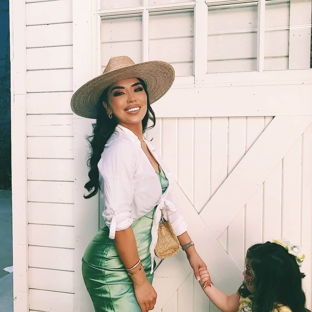 iluvsarahiiさんのインスタグラム写真 - (iluvsarahiiInstagram)「Does anyone else borrow their niece or nephew to take to a bday party❤️#TiaLife  ___________________________________________ Dress and purse @misslolaofficial  Hat @lackofcoloraus  White top @zara」10月8日 9時59分 - iluvsarahii