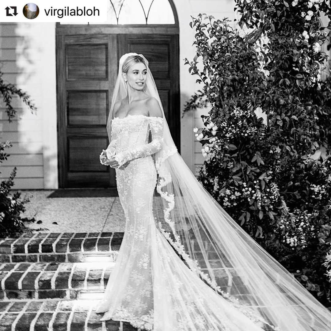 エル・マリアージュさんのインスタグラム写真 - (エル・マリアージュInstagram)「ヘイリー・ビーバーのウエディングドレスを手掛けたのは #offwhite のバージル・アブロー✨✨✨ ロングベールには「死が2人を分かつまで」の刺繍入り。ジャスティンのスーツは #celine 。So romantic💕 . repost from @virgilabloh with @get_repost . .  #ellemariage #エルマリアージュ #weddingdress #日本中の花嫁さんと繋がりたい #virgilabloh #fashionbride #マーメイドドレス #ロングベール #weddingphotography  #プレ花嫁 #結婚準備 #結婚式 #おしゃれ婚 #海外セレブ #ジャスティンビーバー #ヘイリーボールドウィン  #世界中のプレ花嫁さんと繋がりたい #全国のプレ花嫁さんと繋がりたい」10月8日 10時00分 - ellemariage
