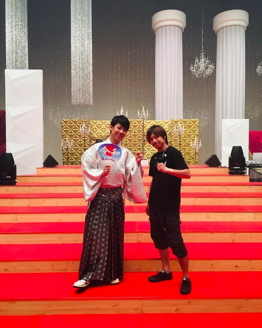 松阪ゆうきさんのインスタグラム写真 - (松阪ゆうきInstagram)「昨日は、 『日本作曲家協会音楽祭・2019』に出演させて頂きました。  日本作曲家協会・奨励賞という 『賞』とつくものを 歌手になり初めて頂きました。  本当に皆さまの応援📣のおかげです。  会場に駆けつけてくださいました皆さま。電報をくださった皆さま。色紙に直筆でメッセージやコメントをくださいました皆さま。お一人お一人に感謝申し上げます。本当にありがとうございました😊  更なる飛躍を目指して頑張って歌っていきます🎤  楽屋が同じだった、 辰巳ゆうとさん、デビューする遥か前からの友、音響の花田氏と久しぶりに現場で再会。  本当に良い一日でした^ ^  放送もあります。 11/3(日) 16:00〜17:24 BSテレ東にて放送予定です^ ^  多謝。  #松阪ゆうき #日本作曲家協会音楽祭 #奨励賞 #令和夢追い太鼓 #辰巳ゆうと さん　#喜楽座 の皆さん」10月8日 10時09分 - matsuzaka_yuuki