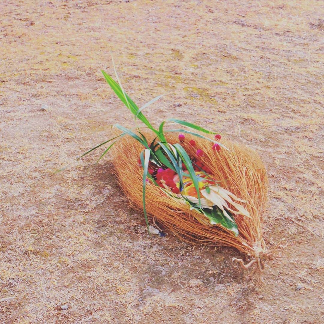 のインスタグラム：「今年1月、いわきのみんなで作り上げたアート作品「ジャンとガーラ」が10月19日(土)～27日(日)「小名浜国際環境芸術祭2019」アクアマリンふくしまにて展示されることが決まりました。皆さま是非お立ち寄り下さい。（お犬はアクアマリンに住む縄文犬サクラちゃんです）大切の気持ちを貼り付けたよ。  #小名浜国際環境芸術祭2019 #international#environmental  #artfestival#onahama  #アクアマリンふくしま」