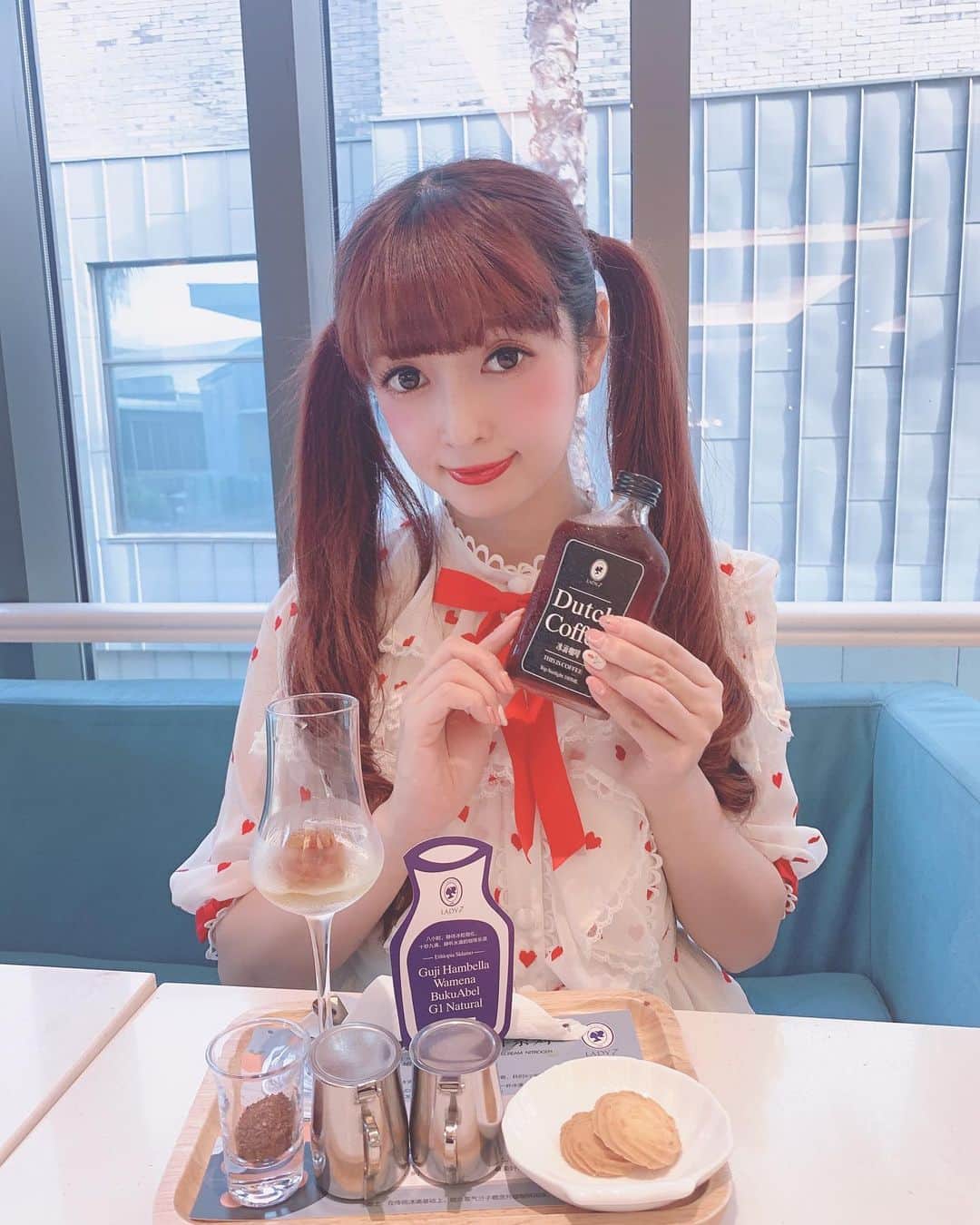 青木美沙子さんのインスタグラム写真 - (青木美沙子Instagram)「深センにあるオシャレカフェへ💓アイスコーヒーとミルクレープ美味しかった💓」10月8日 11時09分 - misakoaoki
