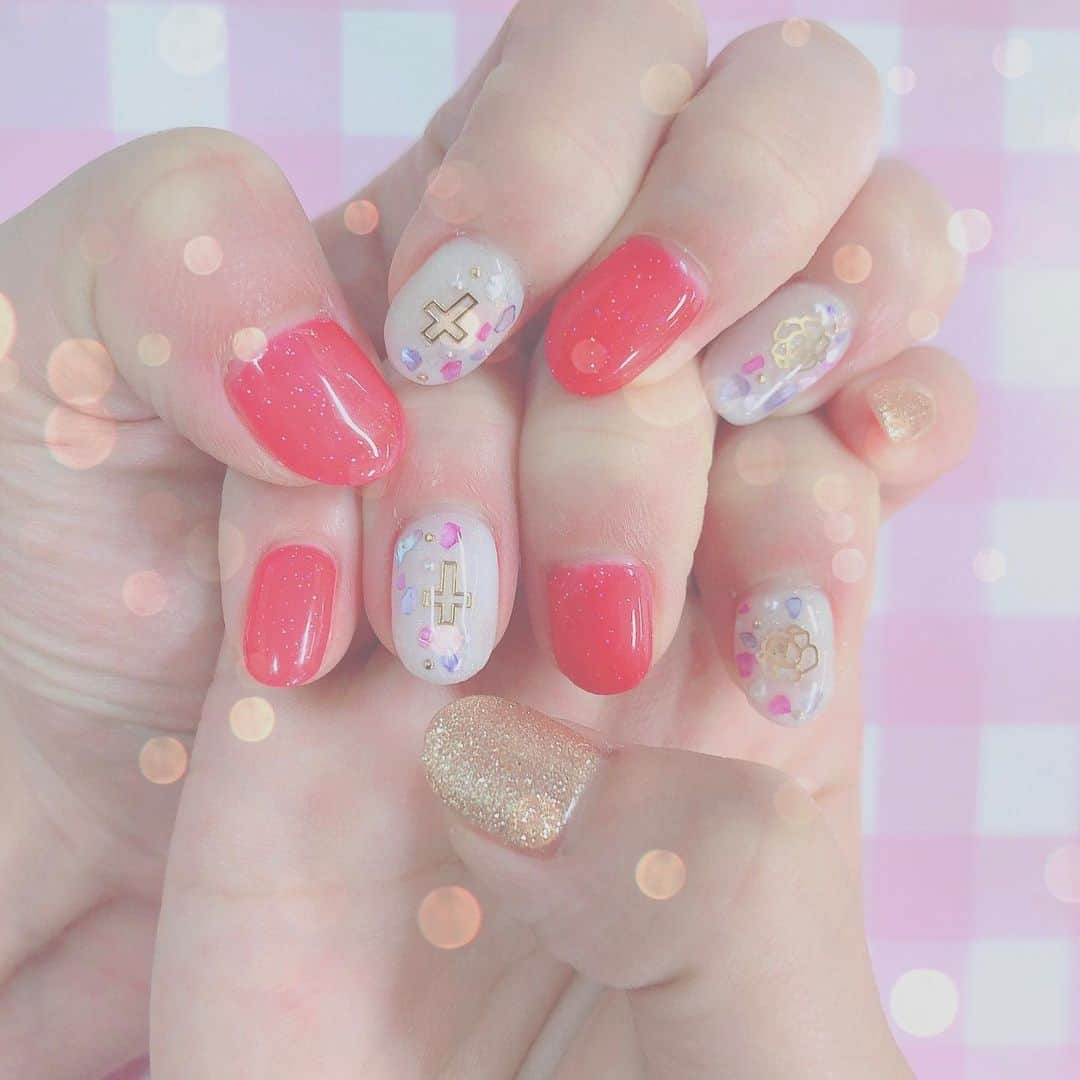 入江綾乃のインスタグラム：「. . . 過去ネイル〜💅 死神らしいネイルをしようと思って行ったんだけど終わってすぐ試合もあるしなぁてことでやっぱりピンクに💕 でも十字架と薔薇入れてもらったんだよ笑 . . . #ネイル #nail #お花 #シェル #シェルネイル #ネイルデザイン #rose #十字架 #バラ #followme #写真好きな人と繋がりたい  #photography #photo #ポートレート#写真 #doll #dolly #被写体 #カメラ #camera #カメラ女子 #撮影 #撮影モデル #カメラマン #かわいくなりたい #声優 #プロレスラー #アクトレスガールズ #プロレス」