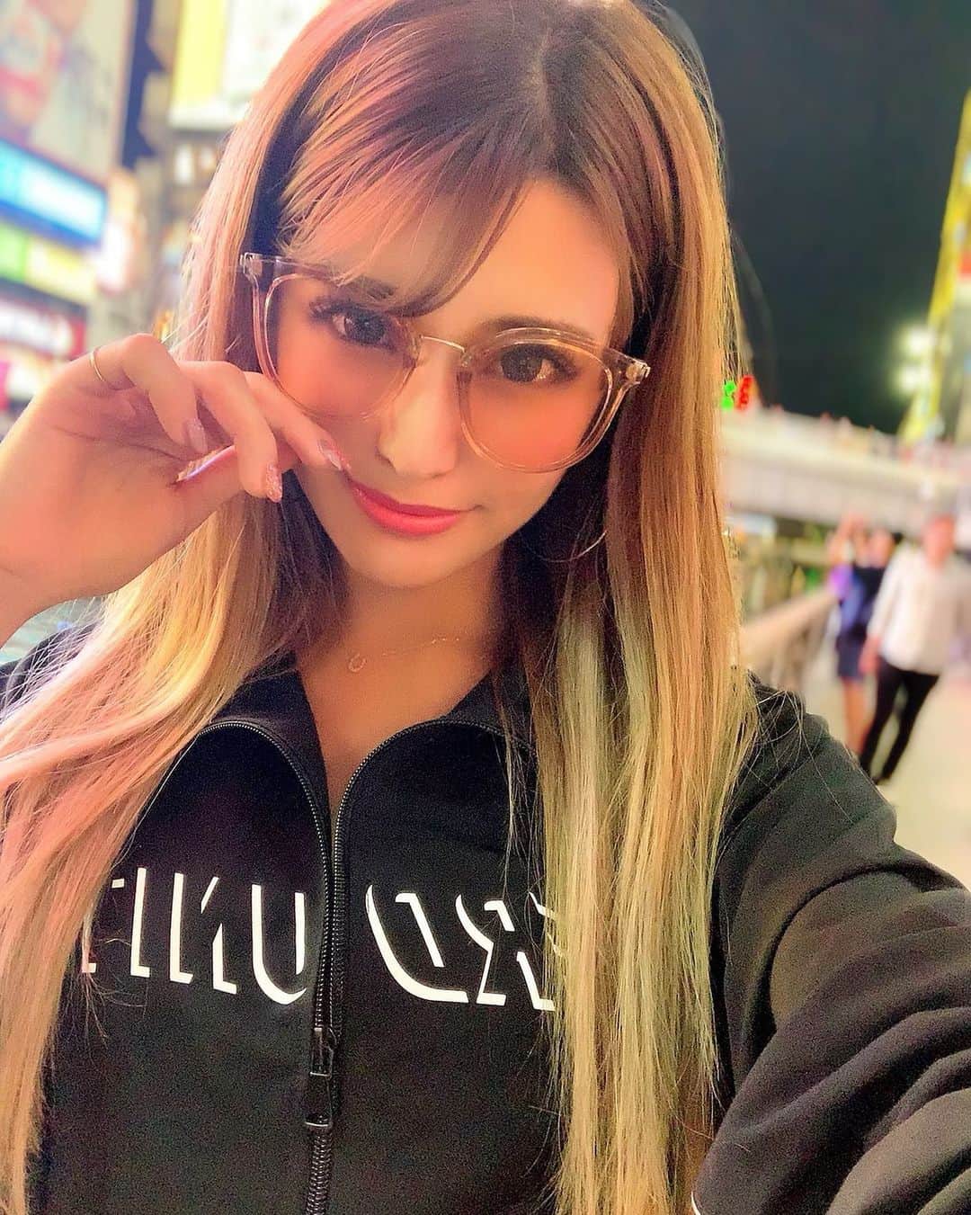 鈴木まりなのインスタグラム：「ACTIVE CROP JACKET⚡️    アメリカ西海岸発🌴  海外クラブ＆ストリートシーンで話題のブランド @nerdunit.jp 🔥   #nerdunit #streetfashion #dj #girlsdj #femaledj #asiandj #Japanesedj #djlife #djingismylife #djinglife #djlifestyle」