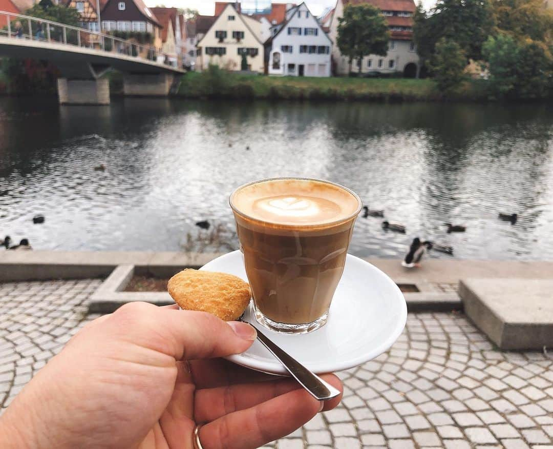 川口太一さんのインスタグラム写真 - (川口太一Instagram)「I love to spend my time in a cafe. The cafe where we usually go to in Rottenbrug is super nice and spending time there with the guys of @tv_rottenburg_volleyball makes my time way better😘 We're just chilling out in front of the beautiful river with some birds and talking some funny things that are difficult to understand for me but I'm enjoying very much.  And I bought a coffee cup called #ecoffeecup . The moment I saw it in the cafe, I decided to buy it. It's very stylish.  This cup is my guy already and I really like it!😊 Anyway, it's been very nice to be here so far.  Seeing differences and learning from it is very good and important and worth it. There are many things that I can and should learn from the differences.  #cafe #cortado #ecoffeecup」10月8日 21時06分 - k.taichi20