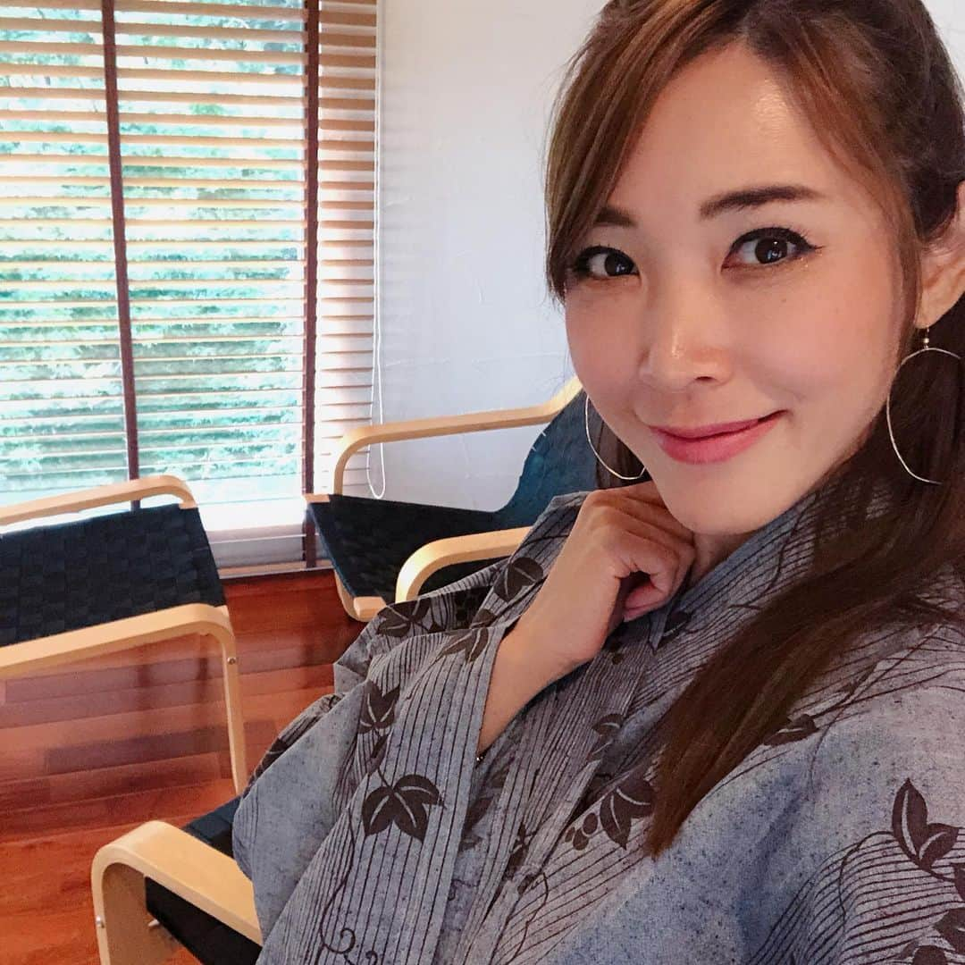 長谷川朋美さんのインスタグラム写真 - (長谷川朋美Instagram)「箱根2泊目は、#宮ノ下温泉 ♨️ 久々の母との2人旅。 #武蔵野別館 の#スイートルーム めちゃくちゃ お部屋が広くてここで完結♡ ・ やっぱり#露天温泉 は最高だな☺️ 日本人に生まれてよかったと思うベスト3内に 絶対に温泉はあがるなぁ。 ・ #温泉 #onsen #箱根 #hakone #mother #母 #旅行 #露天風呂 #露天風呂付き客室」10月8日 21時13分 - hasegawa.elena.tomomi