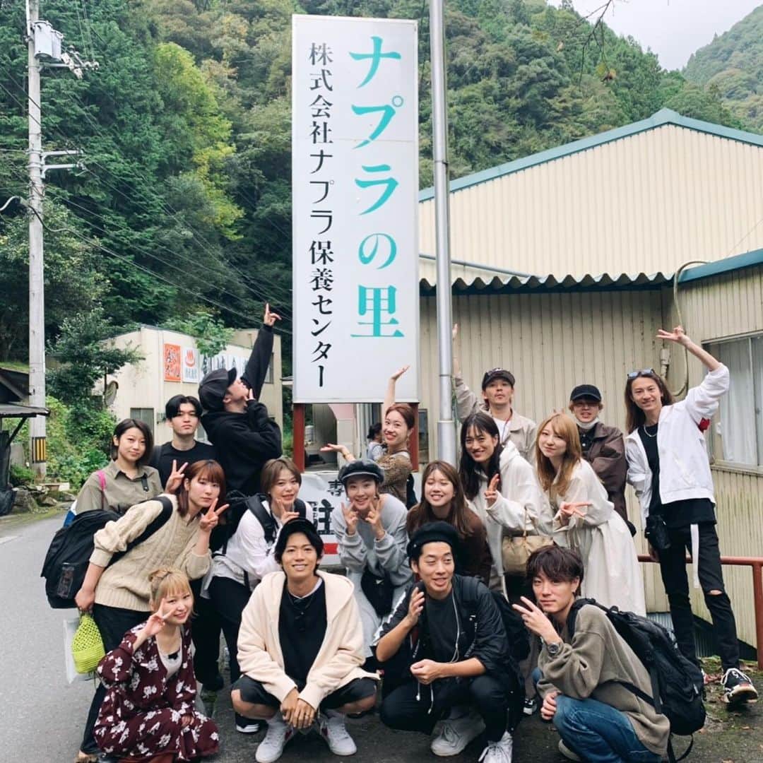 片山良平のインスタグラム：「２日間の香川研修に行ってきました😊 工場見学や、BBQ、もちろんきっちりミーティングも🙆‍♂️ 一人一人の夢が聞けてとっても幸せな会だったなー✨ 皆んなの夢をちゃんと実現させれる場所を作るよ👍  人数の関係で全員は行けなかったけど、来年からこういうのやっていきたい👏 ナプラさん、黒田さん、ありがとうございました🙏 #LONESS #研修旅行 #うどん #めっちゃうま」