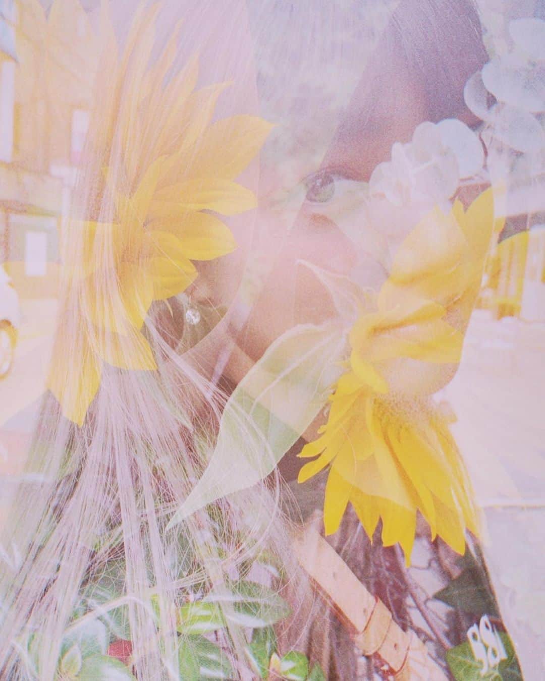 須田アンナさんのインスタグラム写真 - (須田アンナInstagram)「. "Pray, And Any Flower of Yours Will Come Out🌻"」10月8日 21時25分 - annastagram.official