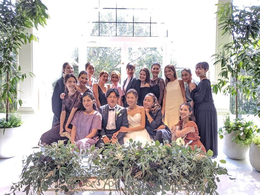 Naomiのインスタグラム：「大好きなしょーことなおとの結婚式に みんなで鹿児島へ👰🤵💒 . しょーこが鹿児島に帰っちゃうってときは とっても悲しかった😭 でも、素敵なしょーこの姿が見れたし、 鹿児島がとっても良い所で安心したよ😘 . ドレスめちゃくちゃ似合ってた👗🥺 私の誕生日まで一緒にお祝いしてくれてありがとう😭❤️ . しょーこ、なおと 末長くお幸せにね🥰  #happywedding#結婚式#鹿児島 #スタイルがアクセサリー#しょーこ」