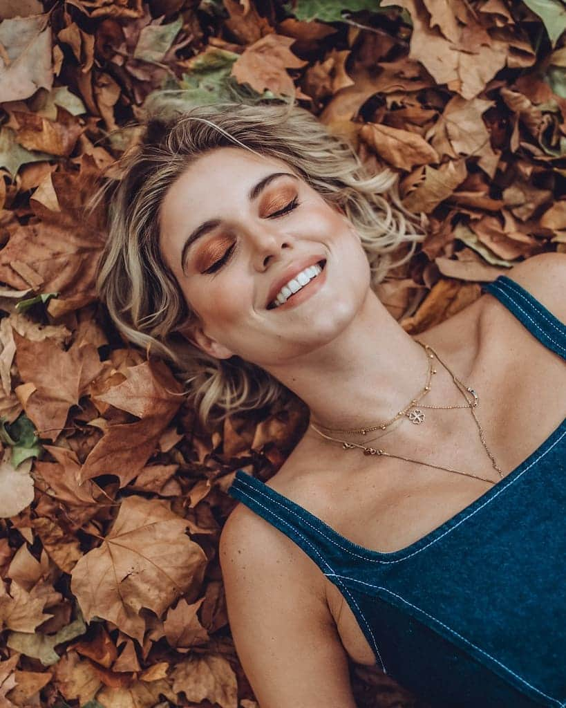 Ashley Jamesさんのインスタグラム写真 - (Ashley JamesInstagram)「I was going to make an Autumnal joke, but I thought I better leave it. 🍂😆✨ #branchingout For real though, I saw this quote that I love and sums up my current feelings of change perfectly: "Autumn shows how beautiful it is to let things go." ❤️」10月8日 21時36分 - ashleylouisejames