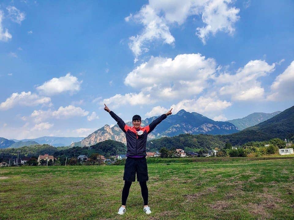 イライのインスタグラム：「문경 경치가 너어어어무~ 좋다아아앙! 1박2일 간 넘나도 잼있었다^^ SBS Plus "좋은친구들" 대박 날것같아요^^ 매주 일요일 오전 11시! 꼭 시청하세요옹~! • Photo By: @leesanghun_gagman • #Eli #Kim #wellsentertainment #좋은친구들 #1박2일 #48hrs #goodfriends #정말어렵다아 #friends #family #happy #love #여보보고싶다 #민수보고싶다 #missthefam」